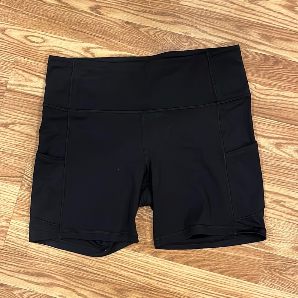 Brand NEW Lululemon bicycle shorts size 12